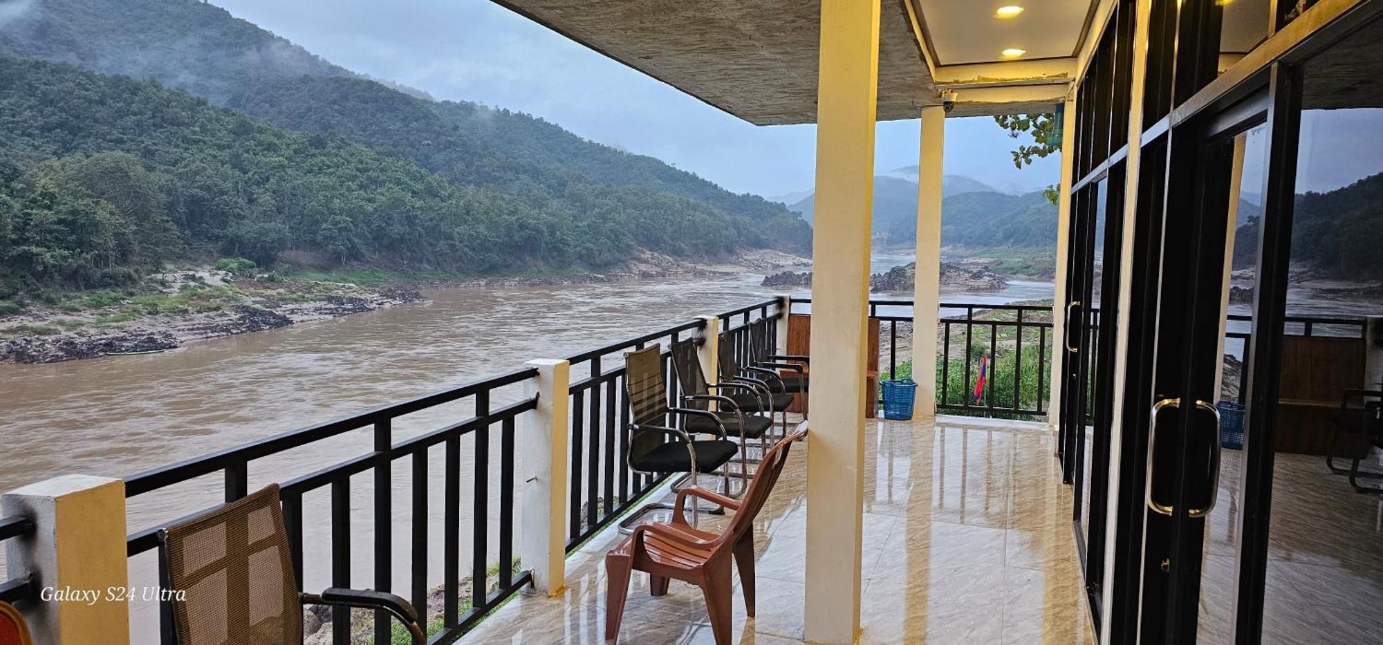 Inn Riverside Hostel Pb Muang Pakbèng Exterior foto